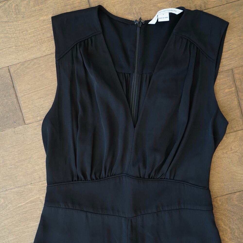 Diane von Furstenberg Viona Black Silk Blend V Neck Sleeveless Jumpsuit sz 4 - Picture 7 of 8